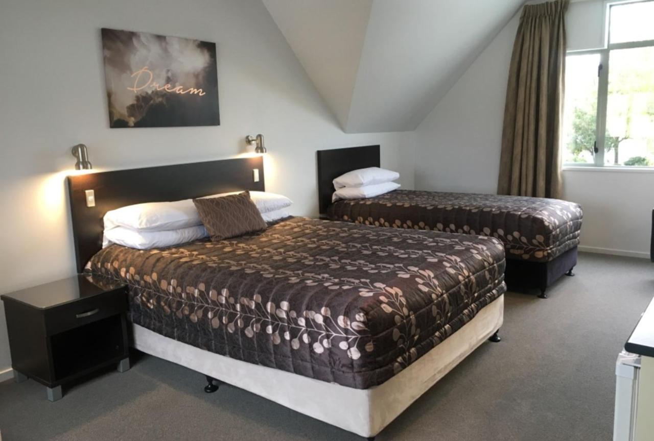 Colonial Manor Motel Кромвель Экстерьер фото